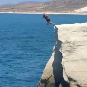 Ο Εβάν Φουρνιέ έκανε βουτιά που «κόβει την ανάσα» στο Σαρακήνικο