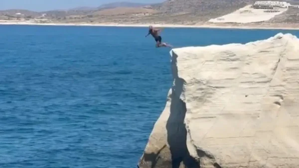 Ο Εβάν Φουρνιέ έκανε βουτιά που «κόβει την ανάσα» στο Σαρακήνικο