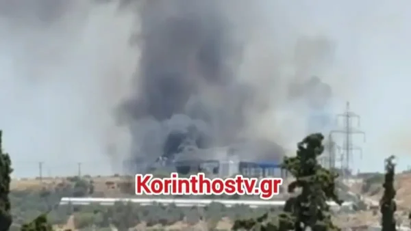 Εκρήξεις και φωτιά σε εργοστάσιο στα Εξαμίλια Κορινθίας: Εντοπίστηκε απανθρακωμένη σορός κατά την κατάσβεση - Δείτε βίντεο από το μέτωπο