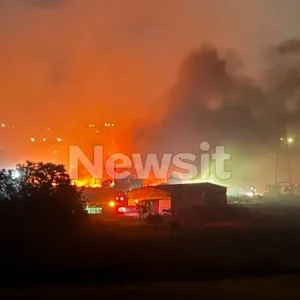 Μεγάλη φωτιά στο Ωραιόκαστρο Θεσσαλονίκης: Εκκενώνεται το Ίδρυμα Χρόνιων Παθήσεων «Άγιος Παντελεήμων» – Στις φλόγες εργοστάσιο