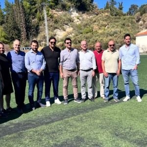 Υπεγράφη η σύμβαση για την εγκατάσταση χλοοτάπητα και την επισκευή του γηπέδου ποδοσφαίρου στο Γυμνάσιο - Λύκειο Κύμης