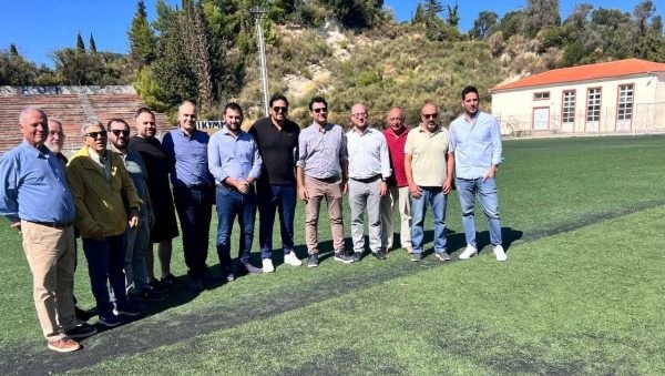 Υπεγράφη η σύμβαση για την εγκατάσταση χλοοτάπητα και την επισκευή του γηπέδου ποδοσφαίρου στο Γυμνάσιο - Λύκειο Κύμης