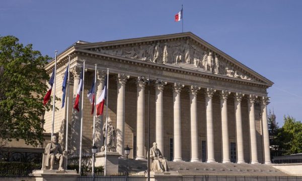Την ισόβια κάθειρξη για τους κατά συρροή βιαστές ανηλίκων κάτω των 15 ετών ενέκρινε η γαλλική Εθνοσυνέλευση