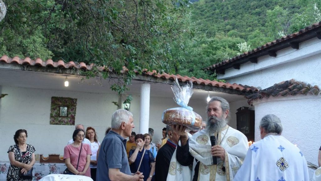 Με λαμπρότητα ο εορτασμός των Αγίων Αναργύρων στην Αμφίκλεια (ΦΩΤΟ)