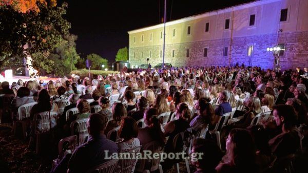 Το Κάστρο της Λαμίας γέμισε από κόσμο και έγινε σημείο συνάντησης στην παράσταση «Ίων» (ΒΙΝΤΕΟ-ΦΩΤΟ)