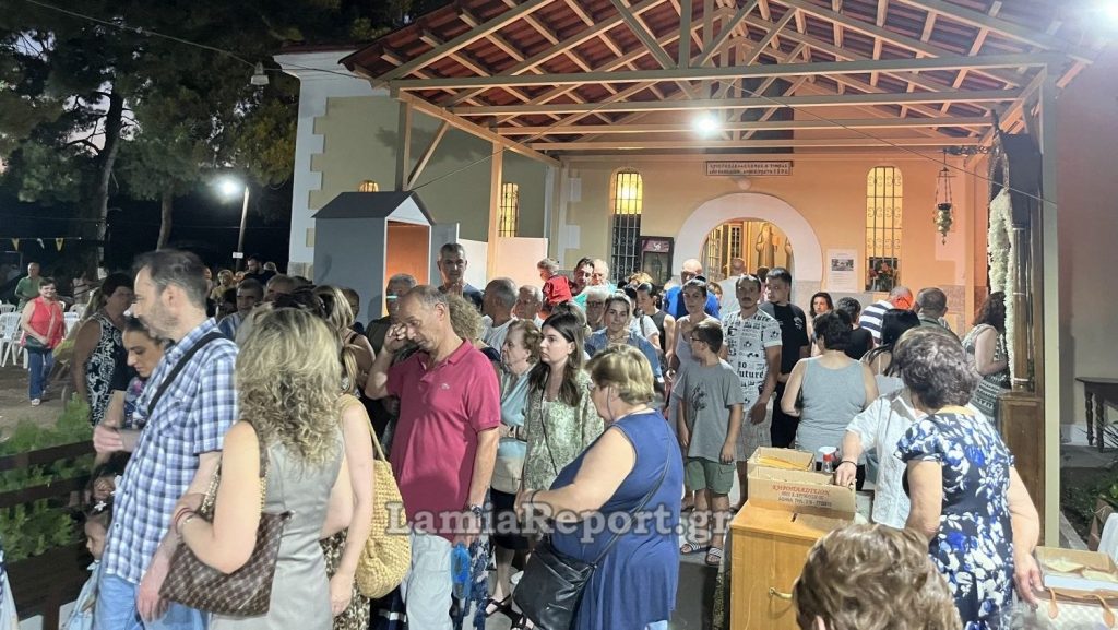 Πανηγυρίζει το εκκλησάκι της Αγίας Παρασκευής στην Ταράτσα