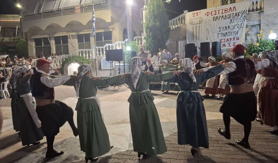 «Σμίγουν οι παρέες, ζωντανεύουν οι χοροί»: Πραγματοποιήθηκε το 25ο Φεστιβάλ Παραδοσιακών Χορών στον Έξαρχο
