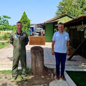 Το φυσικό μεταλλικό νερό ΙΟΛΗ στο πλευρό του Κλιμακίου Αεροπυρόσβεσης του Αεροδρομίου Λαμίας