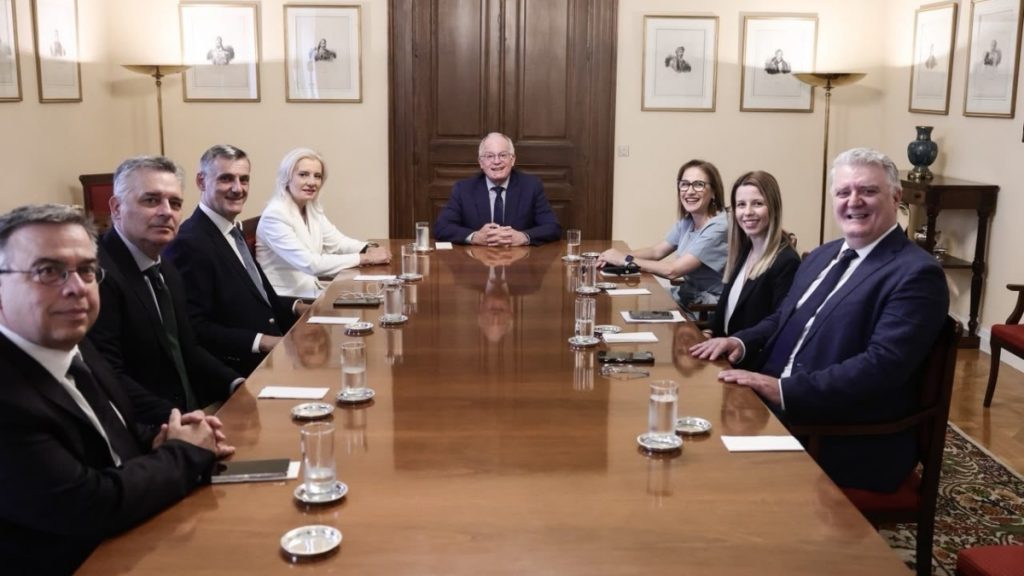 Συνάντηση της Ρένας Καραλαριώτου με τον Πρόεδρο της Δημοκρατίας, Κωνσταντίνο Τασούλα (ΦΩΤΟ)