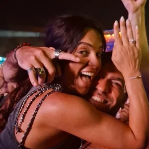 Η Καρολίνα Ζακλίν Καλύβα του «Survivor» δέχτηκε πρόταση γάμου από τον σύντροφό της