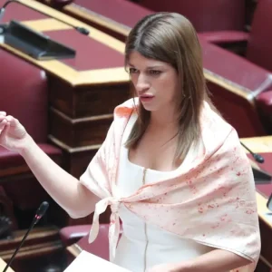 Παραιτήθηκε η Κατερίνα Νοτοπούλου από βουλευτής του ΣΥΡΙΖΑ