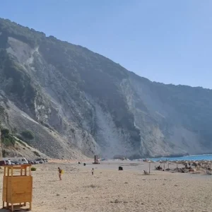Κεφαλονιά: «Καμπανάκι» από τον Γεράσιμο Παπαδόπουλο για την κατολίσθηση στην παραλία του Μύρτου – «Κίνδυνος – θάνατος»