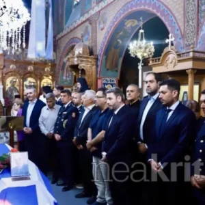 Μανώλης Στρατιδάκης: Σε κλίμα συγκίνησης η κηδεία του 58χρονου πυροσβέστη στο Γερακάρι Αμαρίου