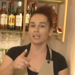 Νίκαια: «Άρχισα και τον χτύπαγα για να φύγει» λέει η υπάλληλος ζαχαροπλαστείου που έδιωξε τον ληστή με σφουγγαρίστρα