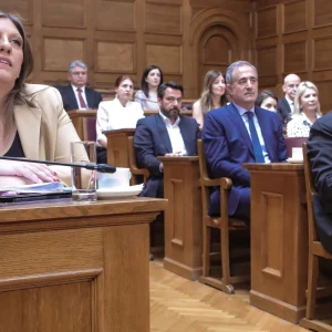 «Δεν είναι ώρα για γλυκά»: Έντονο επεισόδιο Κωνσταντοπούλου για το κέρασμα του Ξανθόπουλου στην Επιτροπή Θεσμών