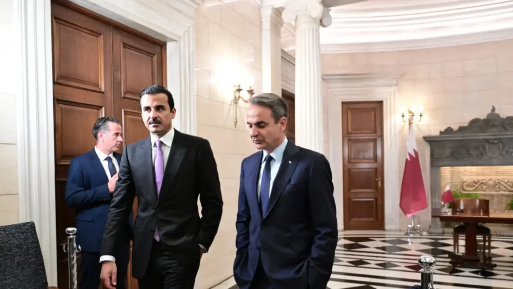 Επικοινωνία Μητσοτάκη με τον Εμίρη του Κατάρ – Συλλυπητήρια για τον θάνατο του πατέρα του