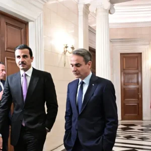 Επικοινωνία Μητσοτάκη με τον Εμίρη του Κατάρ – Συλλυπητήρια για τον θάνατο του πατέρα του