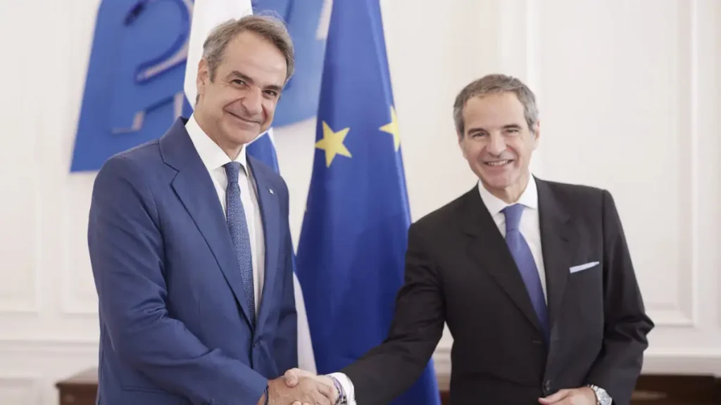 Συνάντηση Μητσοτάκη με Γκρόσι στο Μαξίμου με φόντο την υποψηφιότητα για τον ΟΗΕ