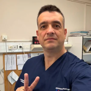 Δώσαμε τη δυσκολότερη μάχη, αγωνιούμε και ελπίζουμε να τα καταφέρει: Συγκλονίζει ο γιατρός για τον 4χρονο που έπεσε σε πισίνα στην Καστοριά