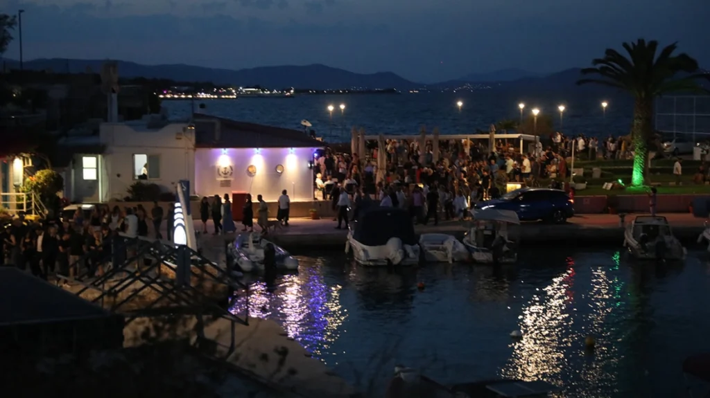 Συγκινητικές στιγμές στο Μάτι: Ακολούθησαν το «δρόμο της φωτιάς» στις εκδηλώσεις μνήμης για τα 8 χρόνια από την τραγωδία, δείτε βίντεο και φωτογραφίες