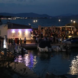 Συγκινητικές στιγμές στο Μάτι: Ακολούθησαν το «δρόμο της φωτιάς» στις εκδηλώσεις μνήμης για τα 8 χρόνια από την τραγωδία, δείτε βίντεο και φωτογραφίες
