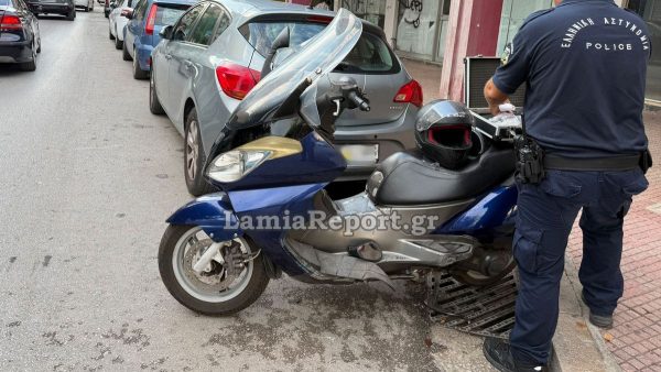 Λαμία: Παρέσυρε μηχανάκι και εγκατέλειψε το σημείο - Ευτυχώς δε χτύπησε σοβαρά ο δικυκλιστής
