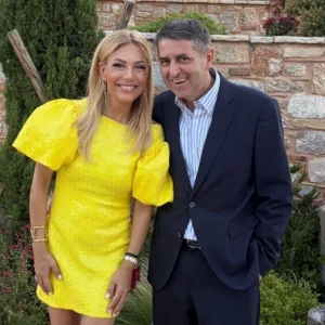 Η εμφάνιση της Τίνας Μεσσαροπούλου με τον Γιώργο Μυλωνάκη σε γάμο, δείτε φωτογραφίες
