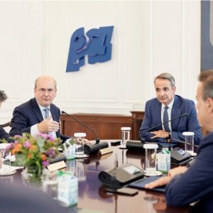 Μητσοτάκης στο Κυβερνητικό Συμβούλιο Οικονομικής Πολιτικής: 49,5 δισ. ευρώ για την Ελλάδα και διεκδίκηση πρόσθετων πόρων από το νέο Ταμείο Ανταγωνιστικότητας