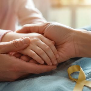 Ο μικρός Γιάννης, μόλις 8 ετών, δίνει μάχη με τον καρκίνο - Ας κρατήσουμε το χέρι του, βοηθώντας ο καθένας όσο μπορει!