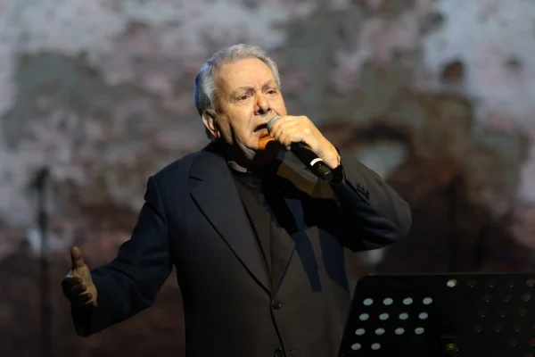 Γιώργος Χατζιδάκις: «Η απαγόρευση δεν αφορούσε τον Μανώλη Μητσιά αλλά την εταιρεία παραγωγής της συναυλίας»