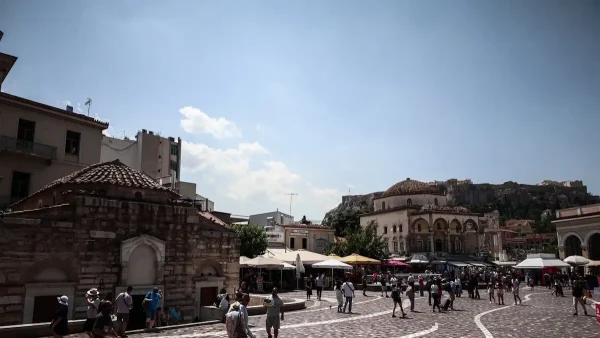 Συναγερμός στο Μοναστηράκι: Εντοπίστηκε ύποπτη βαλίτσα, έκλεισαν τρεις δρόμοι