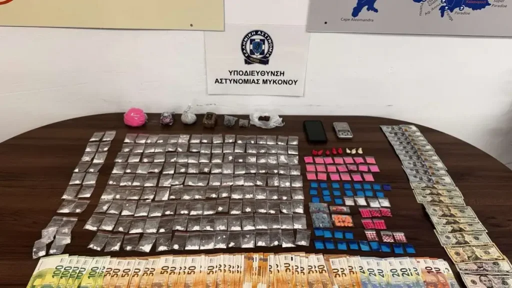 Χειροπέδες σε 30χρονο που είχε στήσει «σούπερ μάρκετ» ναρκωτικών στη Μύκονο – Κατασχέθηκαν κοκαΐνη, κάνναβη, κεταμίνη και μανιτάρια