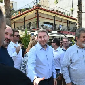 Ανδρουλάκης από Θεσσαλονίκη: «Η κυβέρνηση Μητσοτάκη υπηρετεί μια ασύδοτη αγορά» – «Νίκη του ΠΑΣΟΚ σημαίνει πολιτική αλλαγή»
