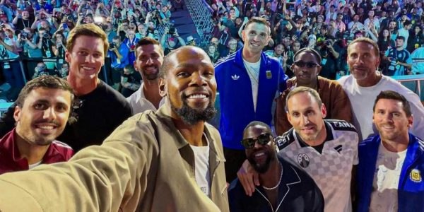 Η selfie της χρονιάς: Μέσι, Τζόκοβιτς, Ντουράντ και λάμψη από celebrities - Το χαστούκι του Μπρέιντι σε παίκτη του WWE