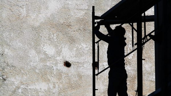 Το Εργατικό Κέντρο Φθιώτιδας ζητεί να εφαρμοστούν τα μέτρα προστασίας των εργαζομένων από τον καύσωνα
