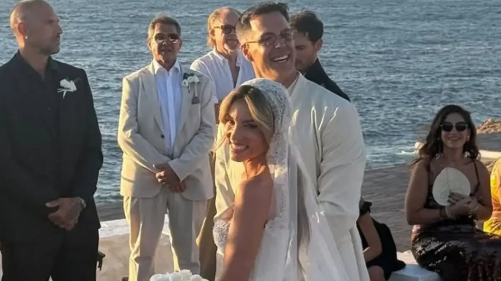 Η Σίλια Κριθαριώτη απαντά στα σχόλια για το νυφικό της Αθηνάς Οικονομάκου: «Εκφράζει πάθος, έρωτα και ελευθερία»