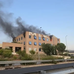 Πυρκαγιά σε εγκαταλελειμμένο κτίριο στο Ολυμπιακό Χωριό