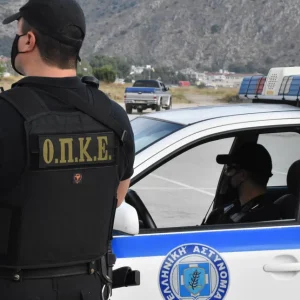 Άργος: Δύο τραύματα στο κεφάλι από θραύσματα βολίδων φέρει ο 20χρονος από την καταδίωξη -Εντοπίστηκαν 13 κάλυκες στο σημείο