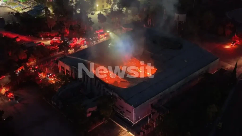 Τρεις συλλήψεις για την φωτιά στο παλιό κτίριο του Μπάντμιντον στο Γουδί