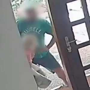 Παλαιό Φάληρο: Άγνωστος επιτέθηκε σε γυναίκα στην είσοδο του σπιτιού της – Προσπάθησε να της αρπάξει την τσάντα