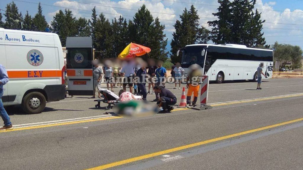 Αυτοκίνητο παρέσυρε γυναίκα μπροστά στο άγαλμα του Λεωνίδα στις Θερμοπύλες - Δείτε εικόνες