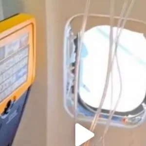 Ζημιά από ξένο αντικείμενο «βλέπει» ο CEO της Ryanair πίσω από το σπασμένο παράθυρο του αεροπλάνου