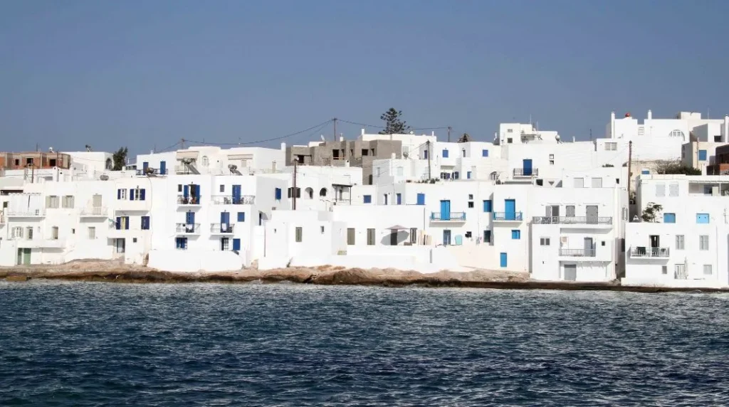 Αντιδράσεις στην Παροικιά της Πάρου για το ξενοδοχείο- «θηρίο» με τις 46 πισίνες
