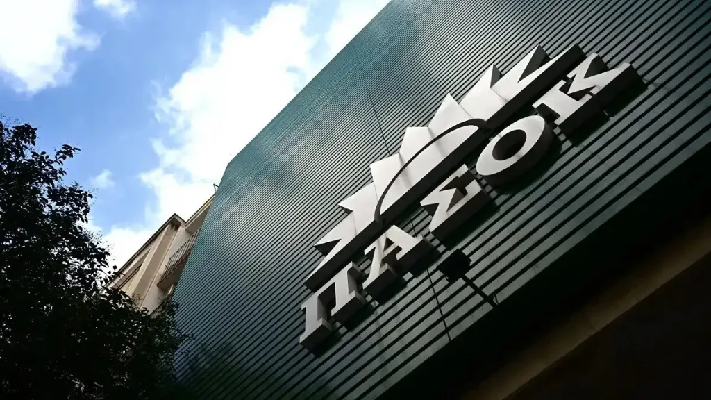 ΠΑΣΟΚ κατά Αλέξη Τσίπρα: «Rebranding αγκαλιά με τα συμφέροντα» – Νέα σύγκρουση για τη χρηματοδότηση της ΕΛΑΣ