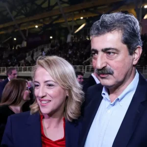 ΣΥΡΙΖΑ: Προβάδισμα Δούρου έναντι Πολάκη για την προεδρία – Η μάχη μεταφέρεται στην Κοινοβουλευτική Ομάδα με φόντο τις εκλογές
