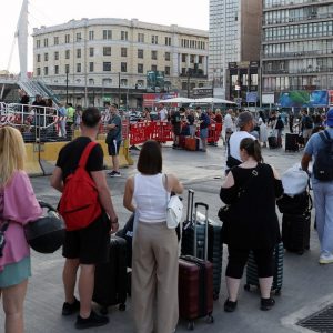 Συνεχίζεται η μαζική έξοδος αδειούχων του καλοκαιριού: 100% πληρότητα στα ΚΤΕΛ - Αυξημένη η κίνηση στα λιμάνια