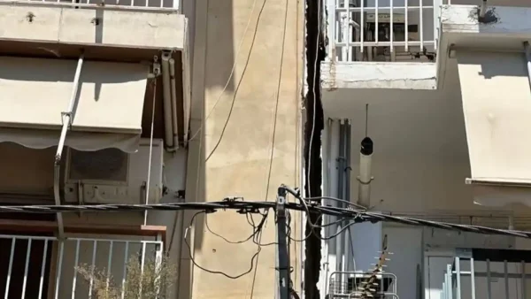 Πετράλωνα: Το σημάδι που προειδοποίησε για την καταστροφή – Το πρώτο κενό μεταξύ των πολυκατοικιών πριν την κατάρρευση