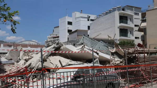 Πετράλωνα: Συνεχίζονται οι έλεγχοι για την κατάρρευση της πολυκατοικίας – Εκκενώθηκε προληπτικά το διπλανό κτίριο