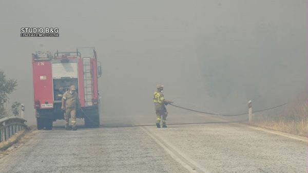 Φωτιά στην Αργολίδα: Κρίσιμες ώρες στο Φίχτι – Εκκενώθηκε το χωριό, στο νοσοκομείο δύο ηλικιωμένοι