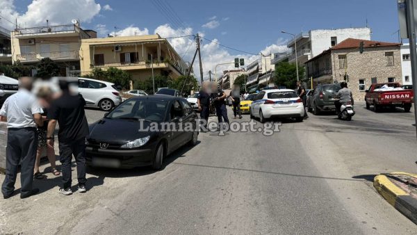 Λαμία: Τροχαίο με μηχανάκι - Τραυματίστηκε η οδηγός του δικύκλου (ΒΙΝΤΕΟ-ΦΩΤΟ)